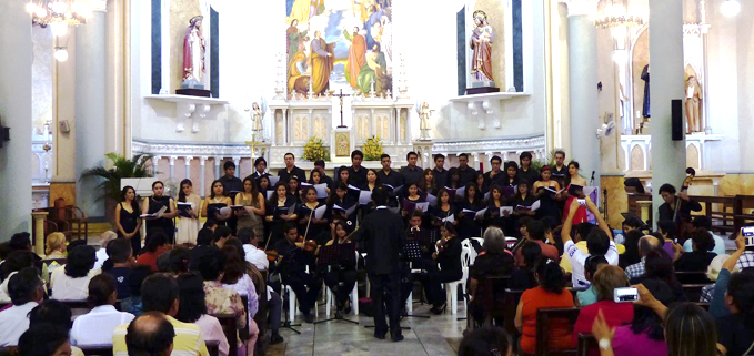 coro de la Universidad Politécnica Salesiana y la Orquesta Sinfónica de Guayaquil