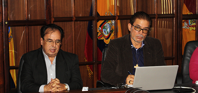 desde izquierda: Dr. Luis Alvarez, Padre Jorge Molina.