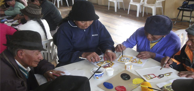 Adultos mayores en los talleres de capacitación