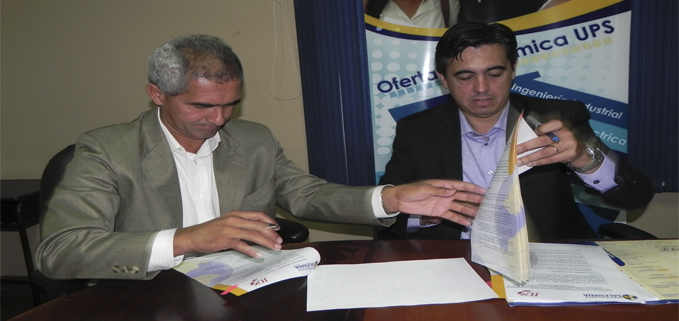 Celebración de la firma del convenio  interinstitucional entre el Sr. Johnny  Cedeño y Econ. Andrés Bayolo G._