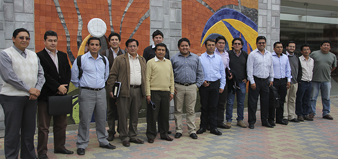 Capta a los integrantes de las diferentes universidades que participaron de la reunión.
