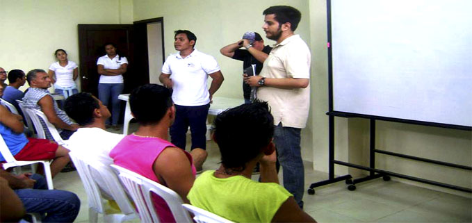 Augusto Rodriguez compartiendo conocimientos con los internos Centro de Detención Provisional de Guayaquil CDP