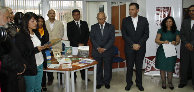 Ceremonia  de inauguración de la Biblioteca Abya Yala.