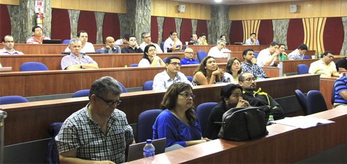 Nuevos docentes en el Salón de Usos múltiple de la sede Guayaquil