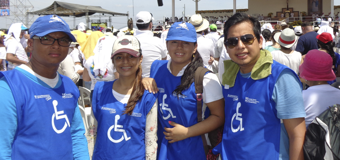 Estudiantes de la sede Guayaquil prestando servicio de voluntariado en apoyo a la labor de la SETEDIS.