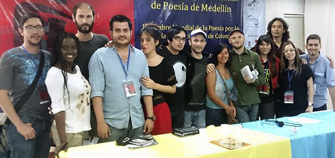 Poetas de varios países reunidos en Medellín Colombia por la poesía mundial.