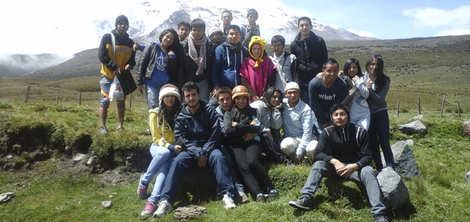 Grupo Juventud en Acción y Ambiental Salesiano, luego de realizar el voluntariado social en Salinas de Guaranda.