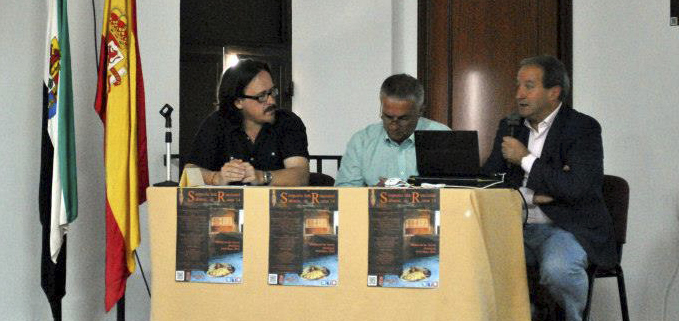 Docente Pedro Carretero en la presentación del libro.