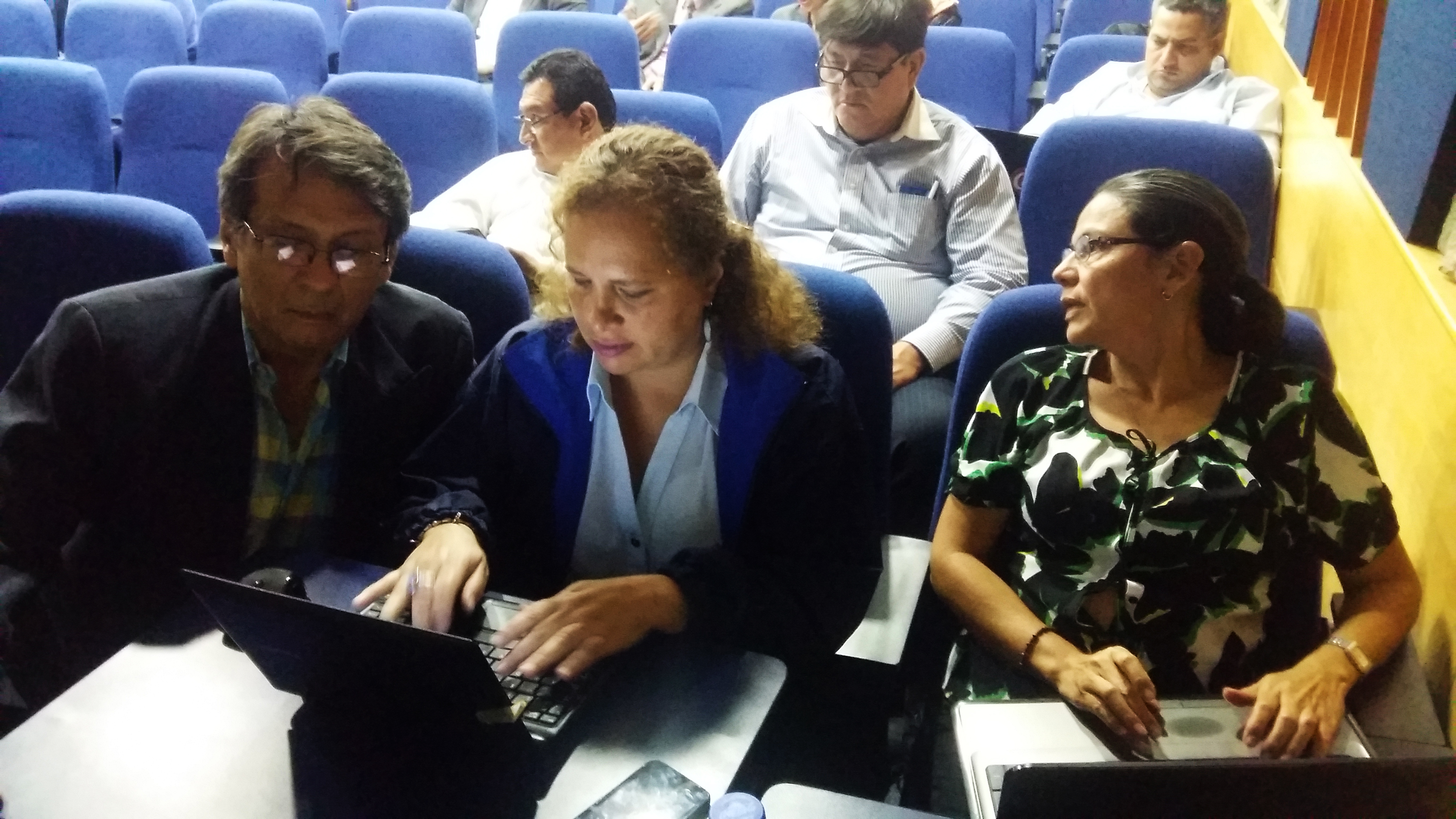 Docentes investigadores durante la capacitación en la Sede Guayaquil