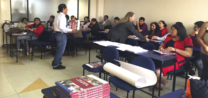 Docente de idioma extranjero de la sede Guayaquil en la actualización de conocimientos
