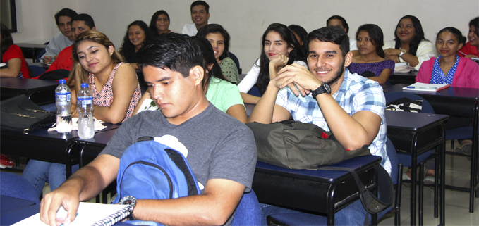 Estudiantes de la sede Guayaquil en su regreso a clases.