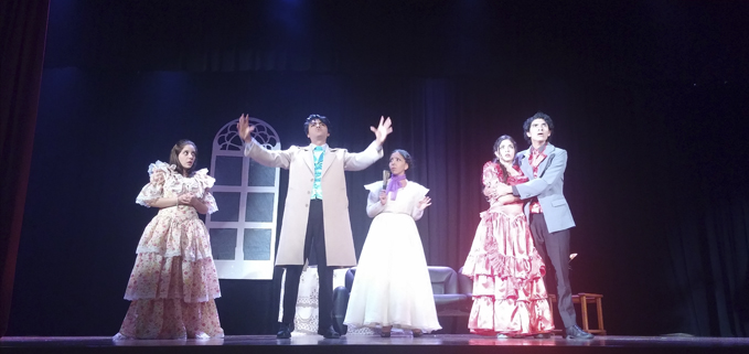 Grupo de teatro Ando Yendo durante la función en el Aula magna de la sede Guayaquil