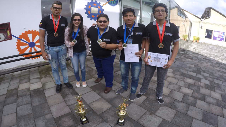 Estudiantes de la sede Guayaquil que participaron de la competencia