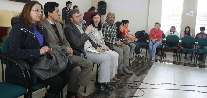 Eliécer Cárdenas Espinoza during his talk with students