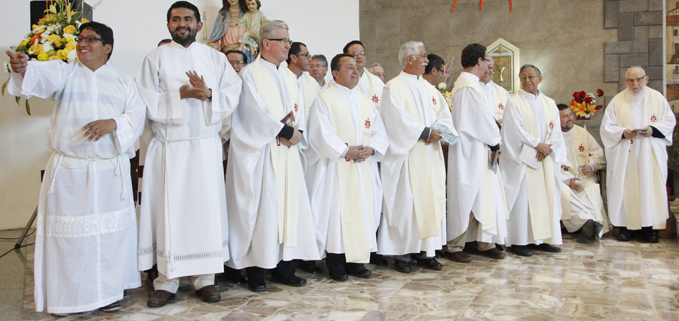Sacerdotes Salesianos presentes en la celebración.