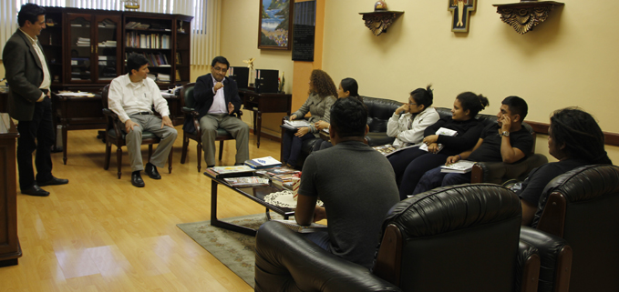 Encuentro de los estudiantes de la Universidad Señor de Sipán Chiclayo-Perú con el Vicerrector de la UPS-Cuenca, César Vásquez Vásquez.