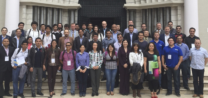 Investigadores participantes en el IEEE APCASE 2015 en una foto de grupo