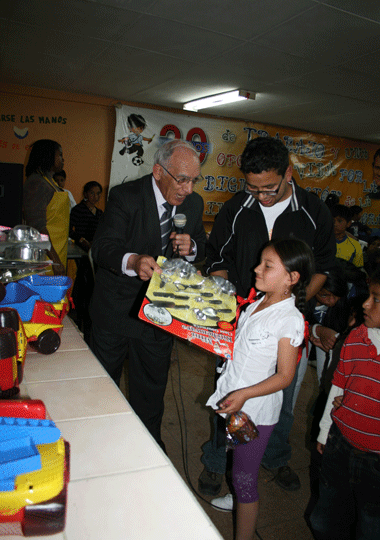 CUENCA: Fundación Salesiana PACES rindió homenaje a niños de la Feria Libre el Arenal