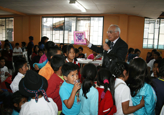CUENCA: Fundación Salesiana PACES rindió homenaje a niños de la Feria Libre el  Arenal