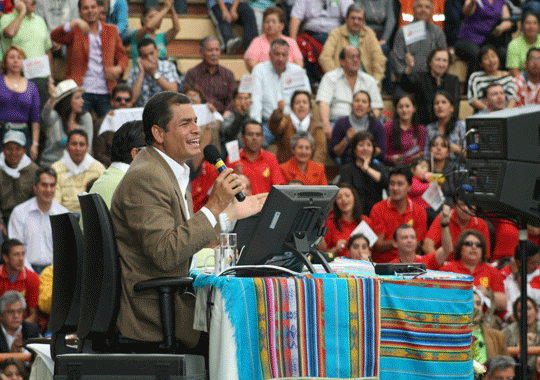 CUENCA: Presidente Correa  dio su informe ciudadano desde el Coliseo de la UPS