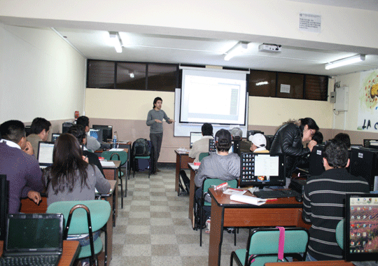 CUENCA:Carrera de Ingeniería Electrónica dictó curso de IP