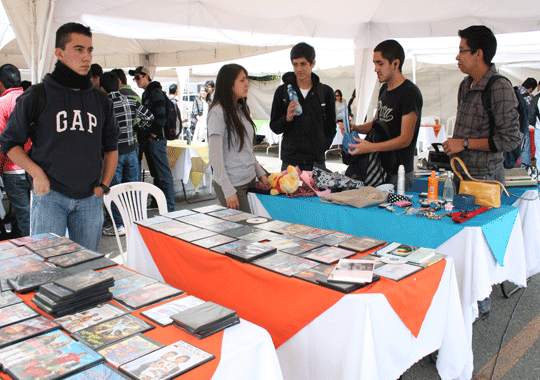 CUENCA: Carrera de Ingeniería Ambiental realizó Eco Trueque 2012