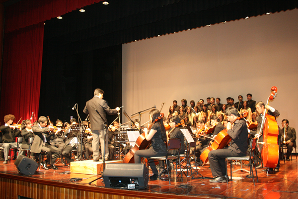 CUENCA: Coros de la UPS Guayaquil y Cuenca, orquesta Cuenk- Ensamble y teatro de Paces presentaron espectáculo artístico