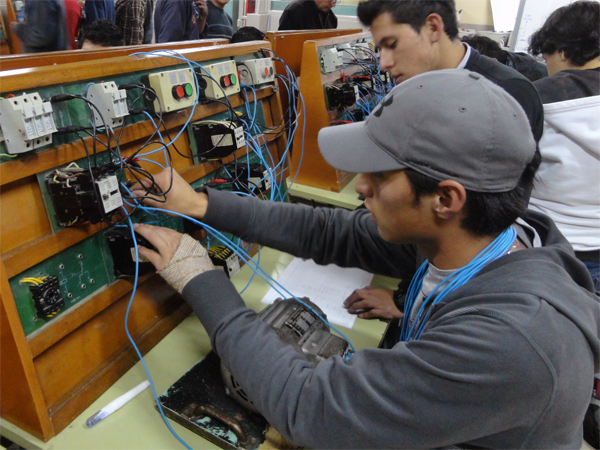 QUITO: Carrera de Ingeniería Electrónica organizó casa abierta