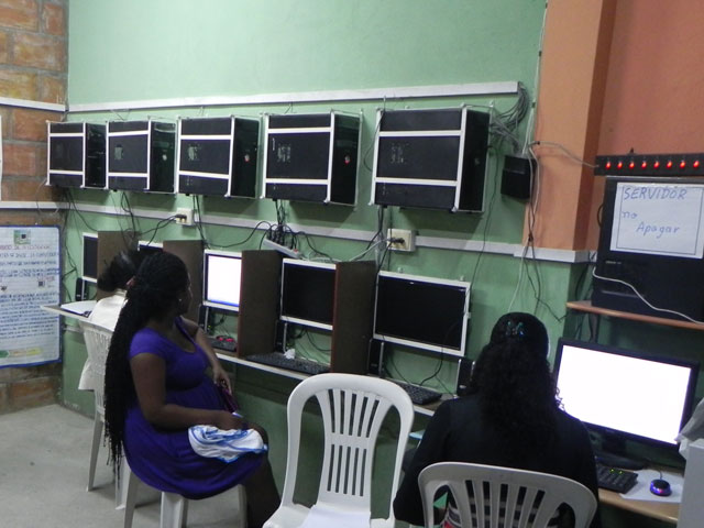 GUAYAQUIL: Se entregaron instalaciones eléctricas a la Asociación Afroecuatoriana Mujeres de Lucha