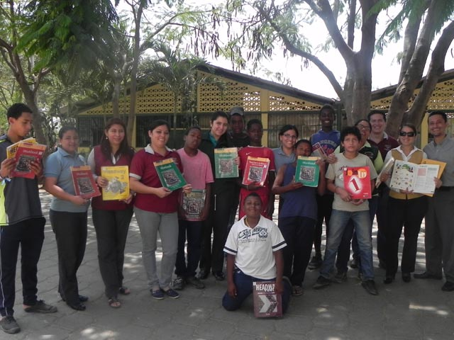GUAYAQUIL: Donación de libros al Proyecto Salesiano 