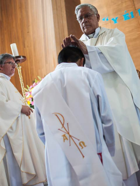 QUITO: Recién ordenado sacerdote, P. Mauricio Leime, formará parte del equipo de Pastoral de la sede