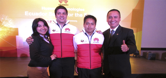 desde izquierda: Enith Marcillo, Richard Domínguez, Edison Pilatasig y Esteban Inga