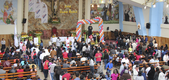 Eucaristía en la iglesia del Colegio Técnico Salesiano