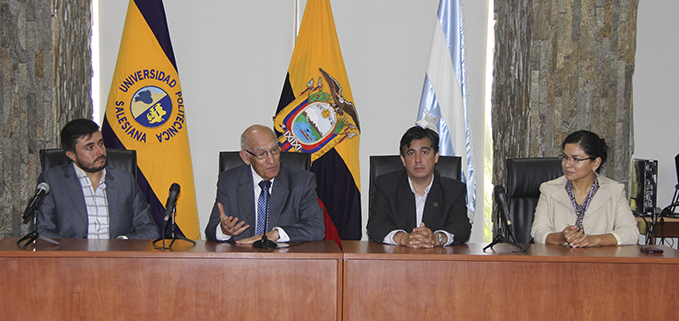 De izquierda: Ing. Juan Pablo Salgado, Padre Javier Herrán, Econ. Andrés Bayolo y PhD. Raquel Ayala.