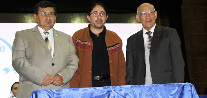 Rector (UTA), Dr. Galo Naranjo, Dr. René Ramírez (SENESCYT) y P. Javier Herrán (UPS).