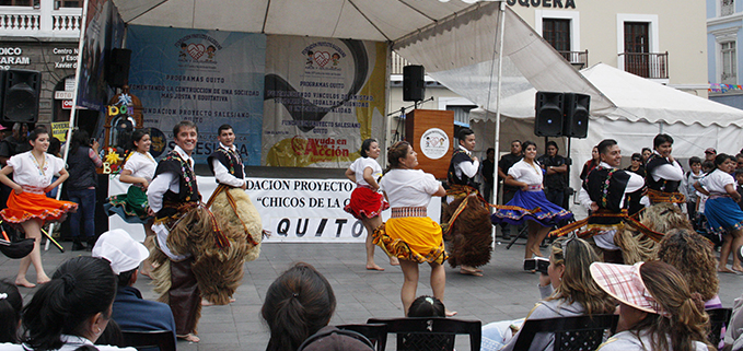 Presentación del grupo de Danza Ecuatoriana de la Sede Quito en el evento.