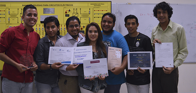 Students from UPS- Guayaquil,  UG and UNESUM who won 2nd place