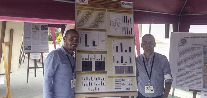 Profesor investigador Luis Alberto Valdes (izq.) en el Congreso Nacional de Vida Silvestre y III Congreso de Mastozoología realizado en Santa Elena