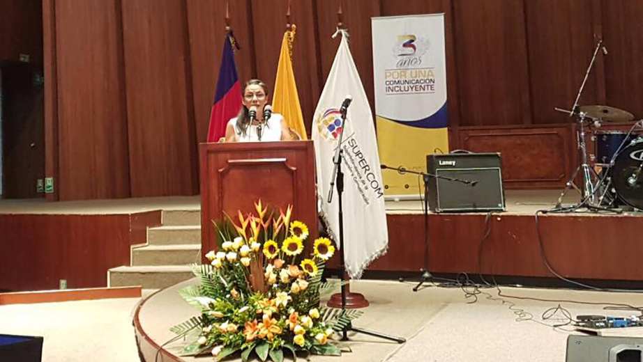 Mst. Susan Escobar durante su intervención en el Salón José Mejía Lequerica de la Asamblea Nacional.