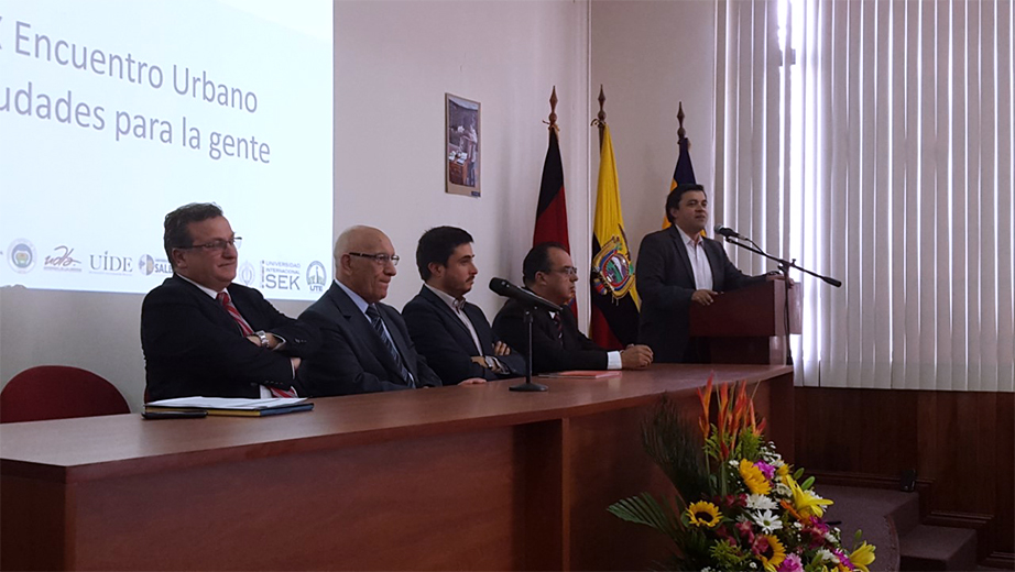 Mesa directiva (Izq.) José Juncosa, P. Javier Herrán, Juan Pablo Salgado, Luis Álvarez y Pablo Ortiz