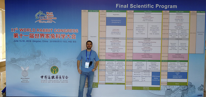 Profesor Carlos Mínguez en el World Rabbit Congress de Qingdao, China