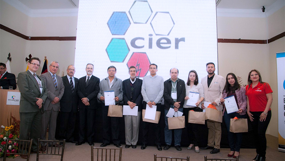 Ganadores de los premios del el XXXI Seminario Nacional del Sector Eléctrico Ecuatoriano