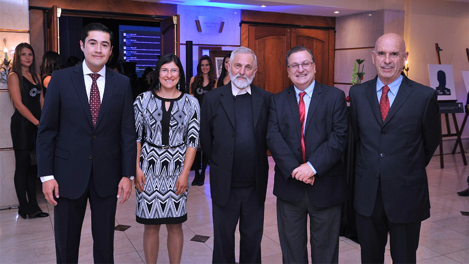 P. Juan Bottasso (tercero desde la izquierda) José Juncosa, vicerrector de la Sede Quito, con el Presidente Ejecutivo de CIP, Richard Martínez, y otros delegados