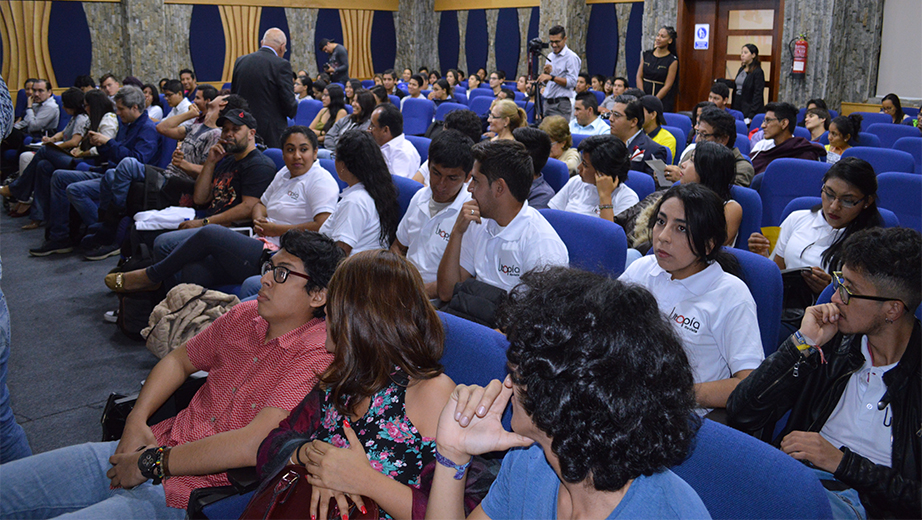 Integrantes de la revista utopía que participaron del evento en la Sede Guayaquil