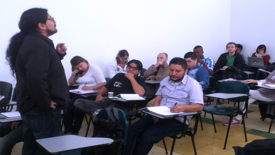 René Unda in one of his classes