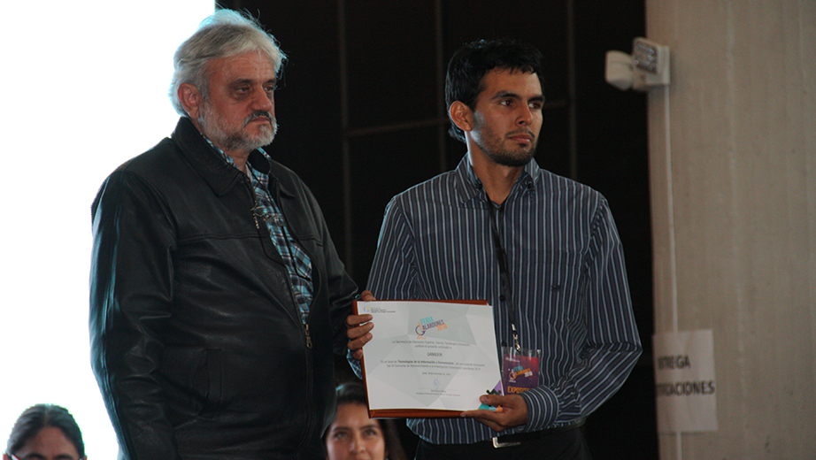 Jairo Gallardo ganador en la categoría Tecnología de la Información y Comunicación, premios Galardones de Investigación 2016.