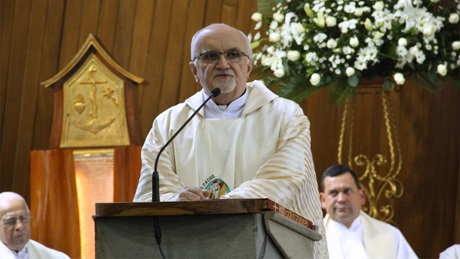Padre Timothy Ploch, consejero regional para Interamérica y miembro del Consejo General preside la eucaristía