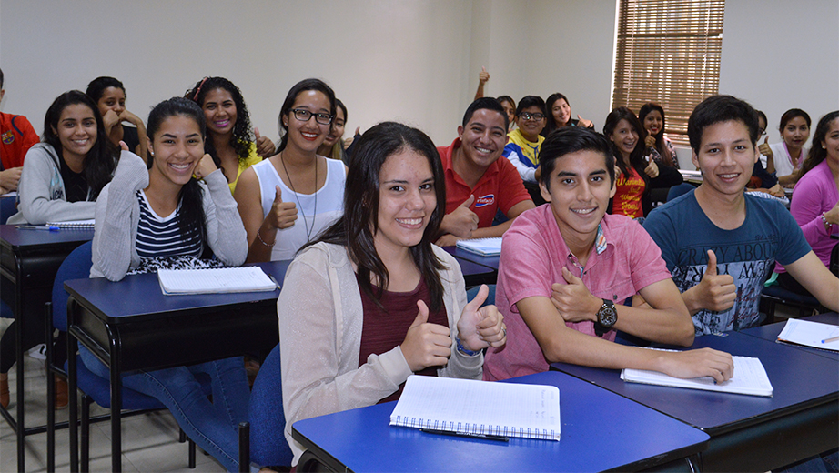 Estudiantes de la Sede Guayaquil en su inicio de clases