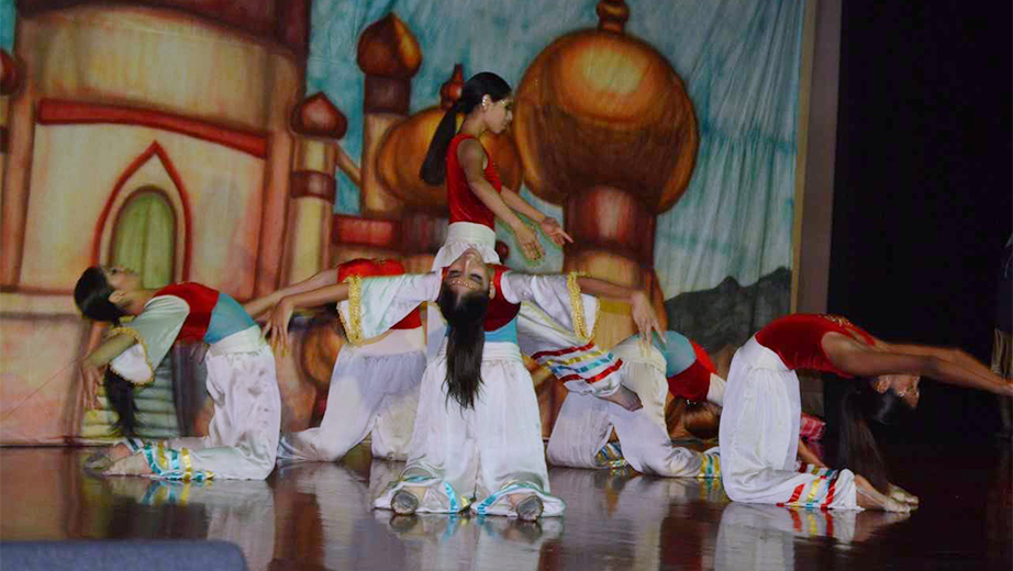 Academia de danza Priscilla Ramos presentó la corografía Arabian Dance