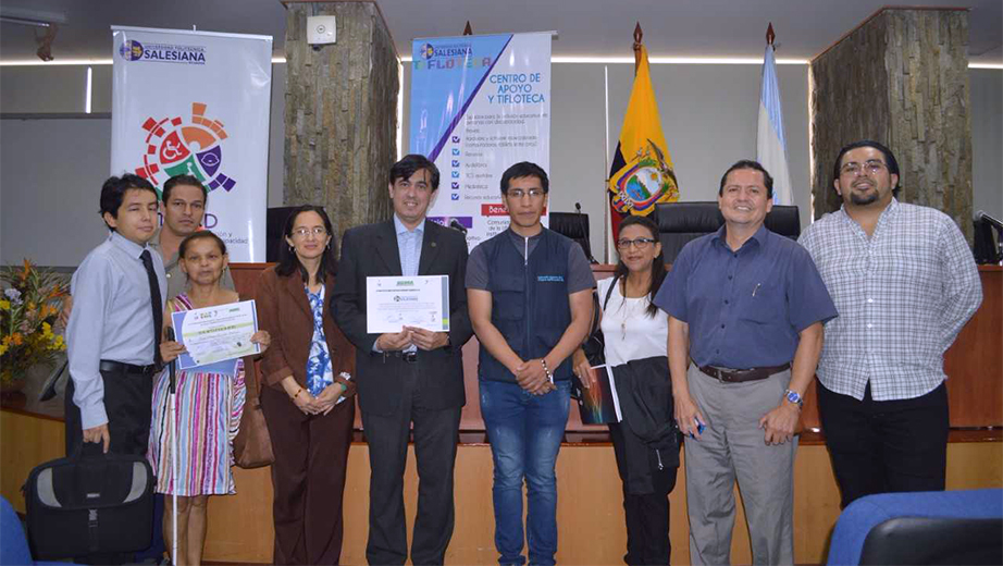 Eco. Andrés Bayolo, vicerrector de la Sede Guayaquil, recibió el reconocimiento otorgado a la UPS por parte de FOAL, FENSE Y AGORA